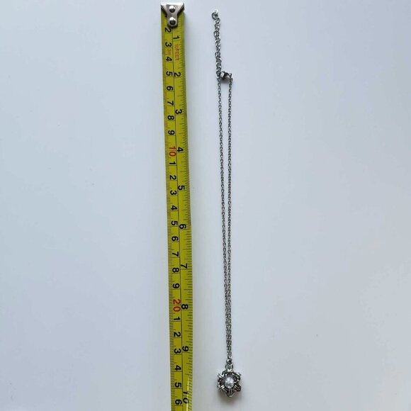 Vintage antique silver and quartz round fairy necklace with a small silver chain - Picture 7 of 8